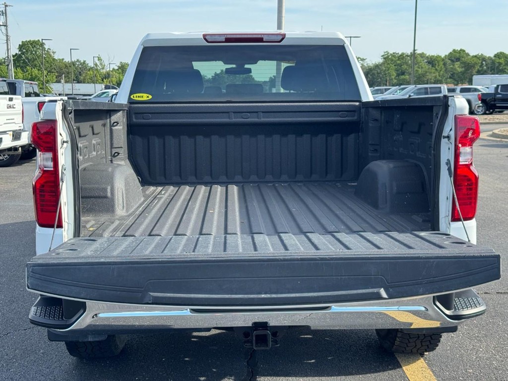 Chevrolet Silverado 1500 Vehicle Full-screen Gallery Image 04