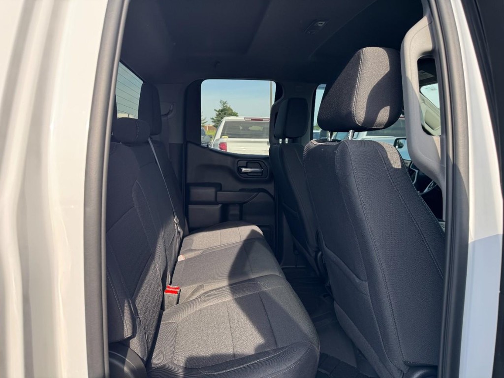 Chevrolet Silverado 1500 Vehicle Full-screen Gallery Image 10