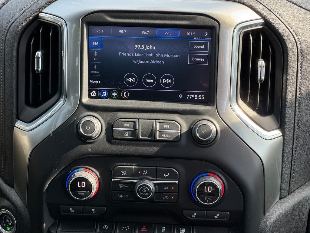 Chevrolet Silverado 1500 Vehicle Full-screen Gallery Image 13