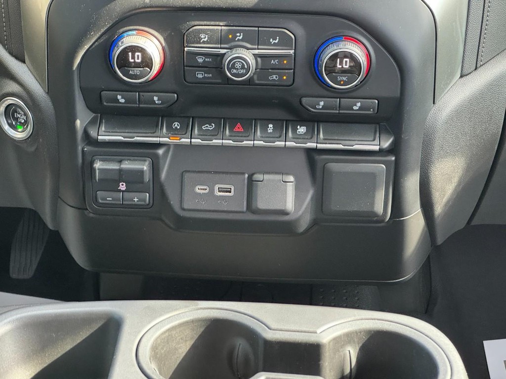 Chevrolet Silverado 1500 Vehicle Full-screen Gallery Image 14