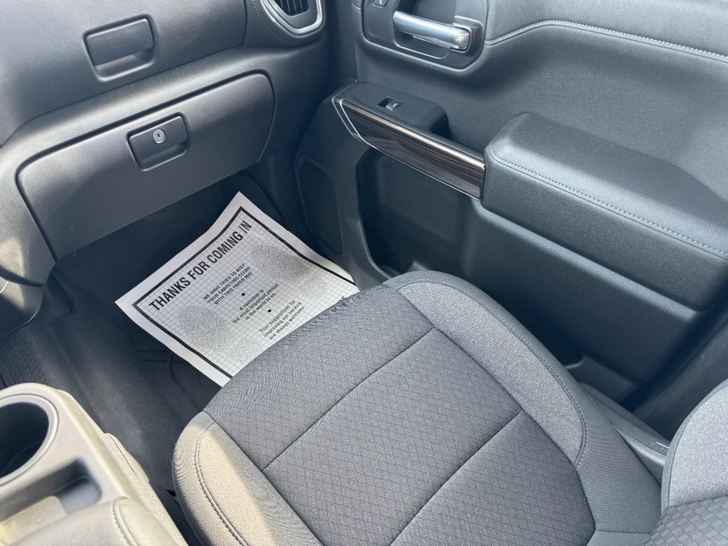 Chevrolet Silverado 1500 Vehicle Full-screen Gallery Image 15