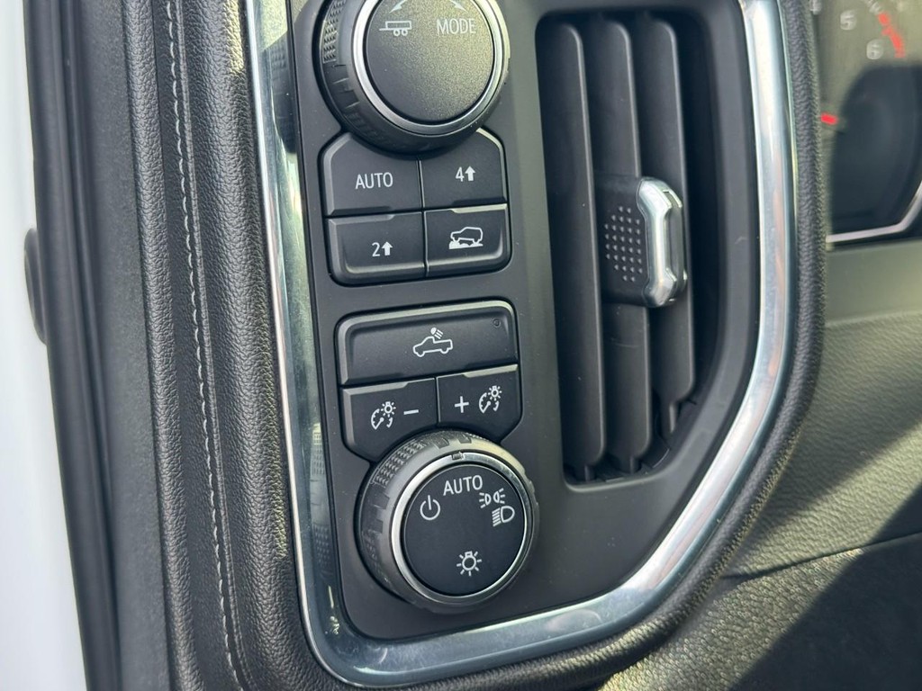 Chevrolet Silverado 1500 Vehicle Full-screen Gallery Image 16