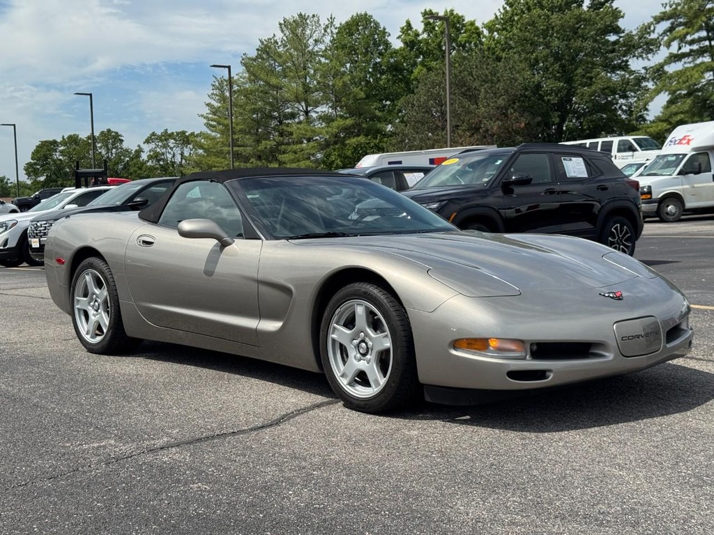 Chevrolet Corvette Vehicle Full-screen Gallery Image 02