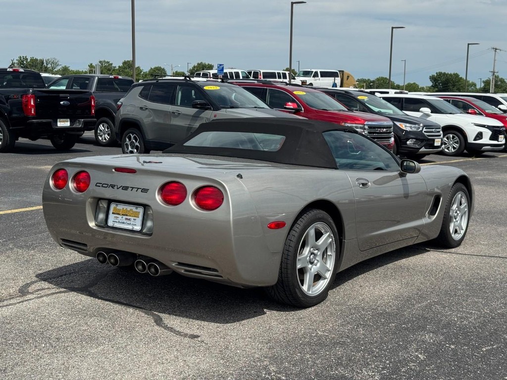 Chevrolet Corvette Vehicle Full-screen Gallery Image 03