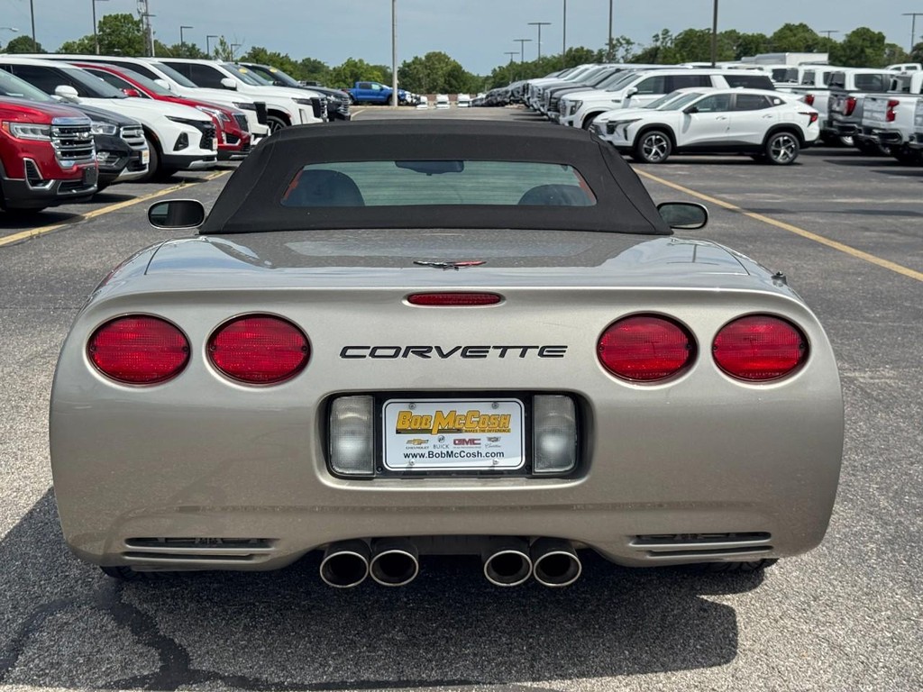 Chevrolet Corvette Vehicle Full-screen Gallery Image 04