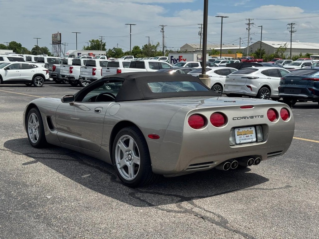 Chevrolet Corvette Vehicle Full-screen Gallery Image 05