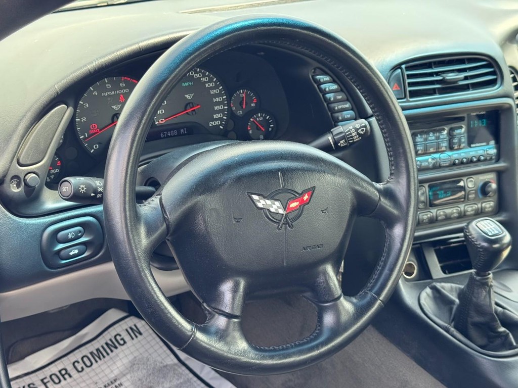 Chevrolet Corvette Vehicle Full-screen Gallery Image 11