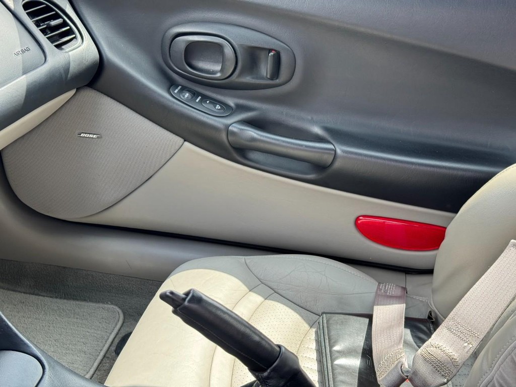 Chevrolet Corvette Vehicle Full-screen Gallery Image 14