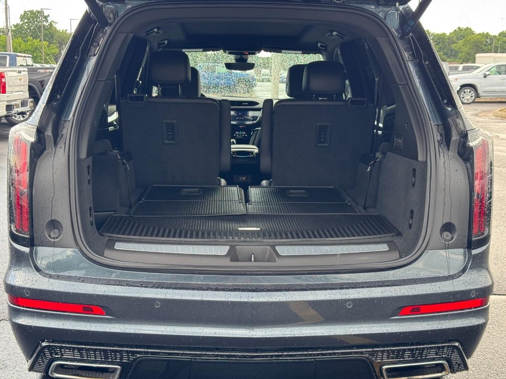 Cadillac XT6 Vehicle Full-screen Gallery Image 04