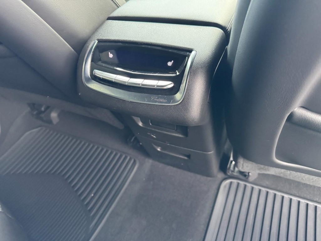 Cadillac XT6 Vehicle Full-screen Gallery Image 16