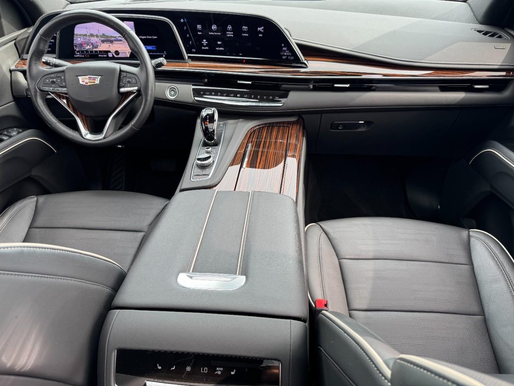 Cadillac Escalade Vehicle Full-screen Gallery Image 11