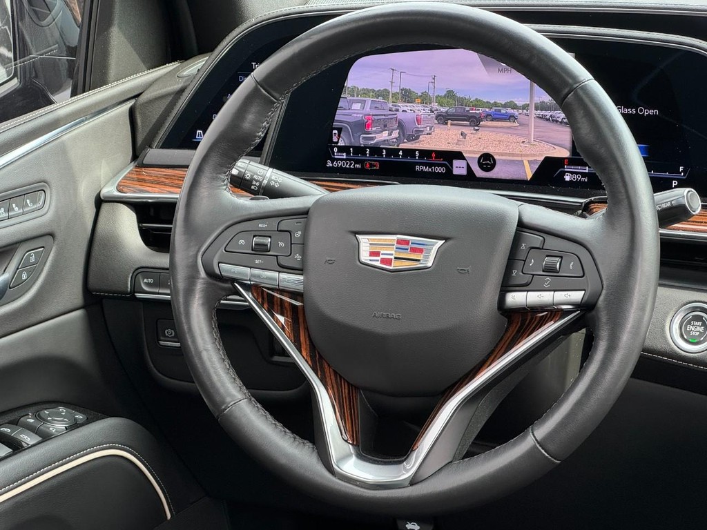 Cadillac Escalade Vehicle Full-screen Gallery Image 12