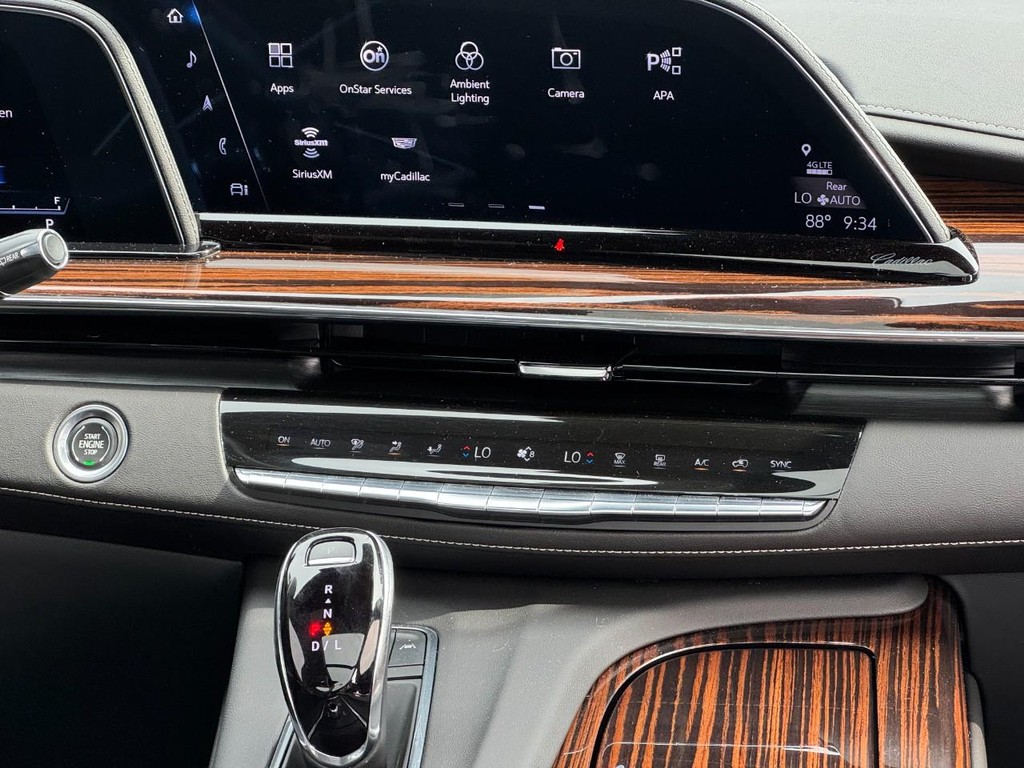 Cadillac Escalade Vehicle Full-screen Gallery Image 13