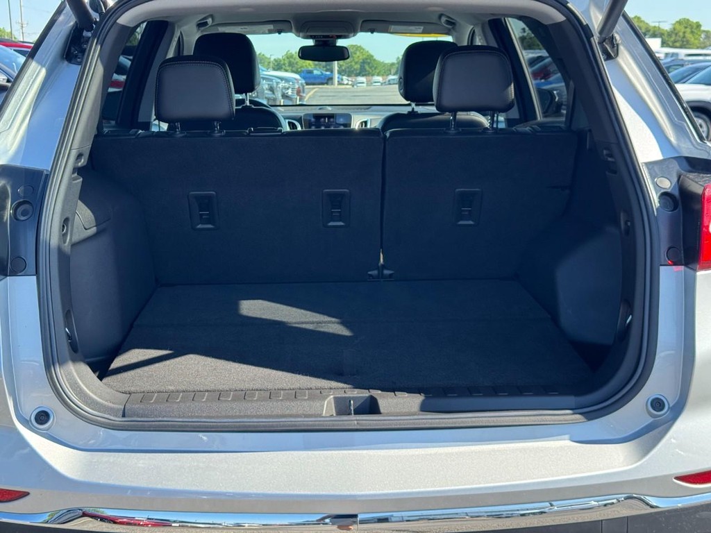 Chevrolet Equinox Vehicle Full-screen Gallery Image 04