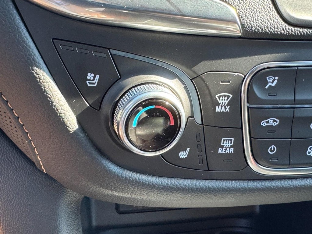 Chevrolet Equinox Vehicle Full-screen Gallery Image 22