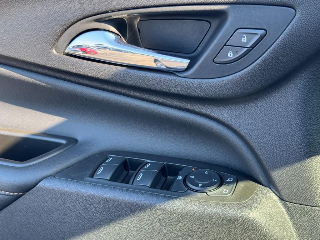 Chevrolet Equinox Vehicle Full-screen Gallery Image 23