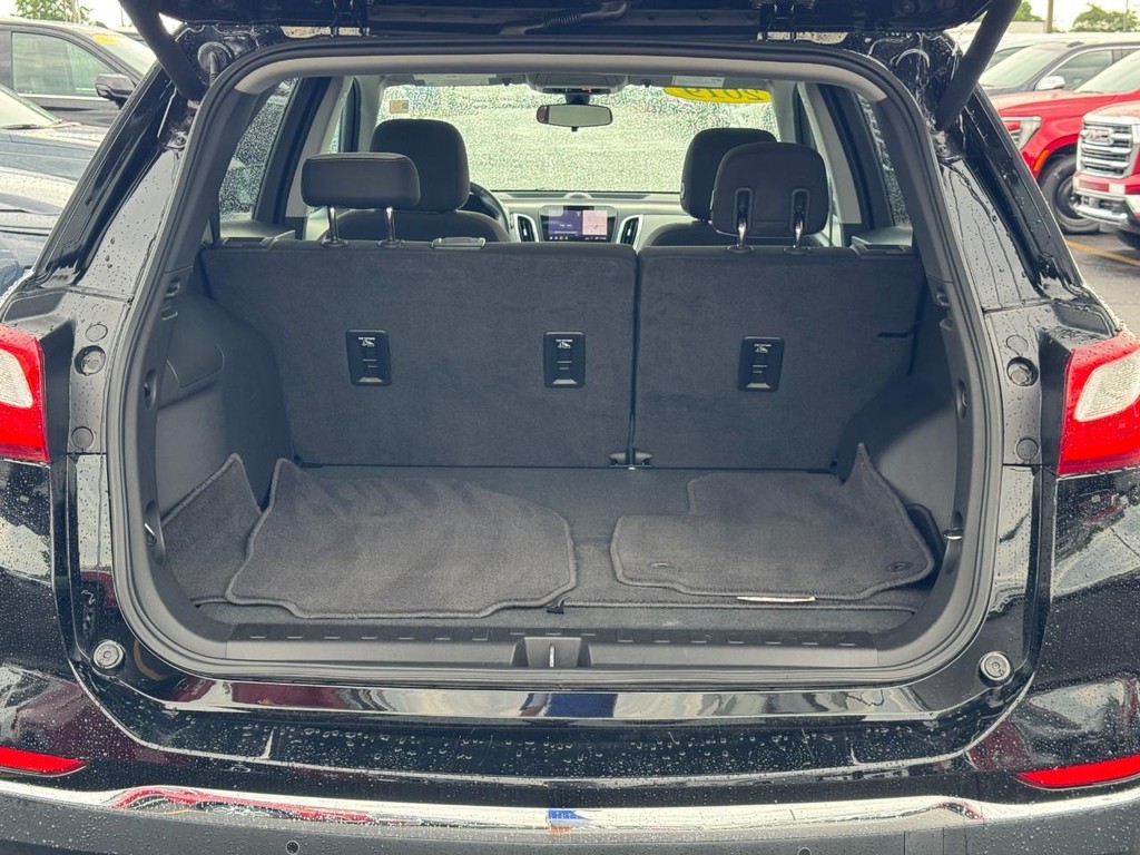 Chevrolet Equinox Vehicle Full-screen Gallery Image 04