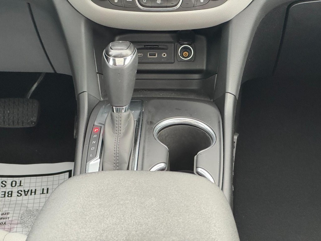 Chevrolet Equinox Vehicle Full-screen Gallery Image 14