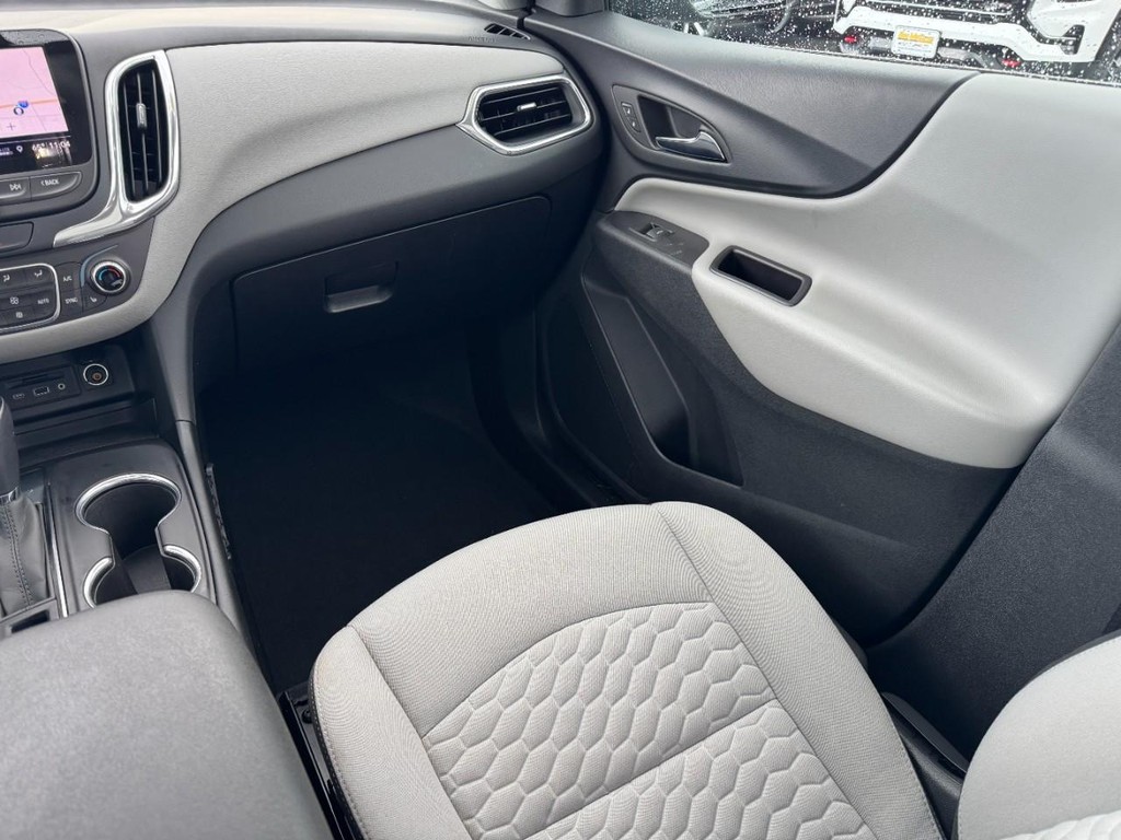 Chevrolet Equinox Vehicle Full-screen Gallery Image 15