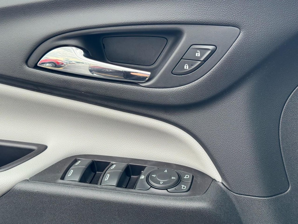 Chevrolet Equinox Vehicle Full-screen Gallery Image 22