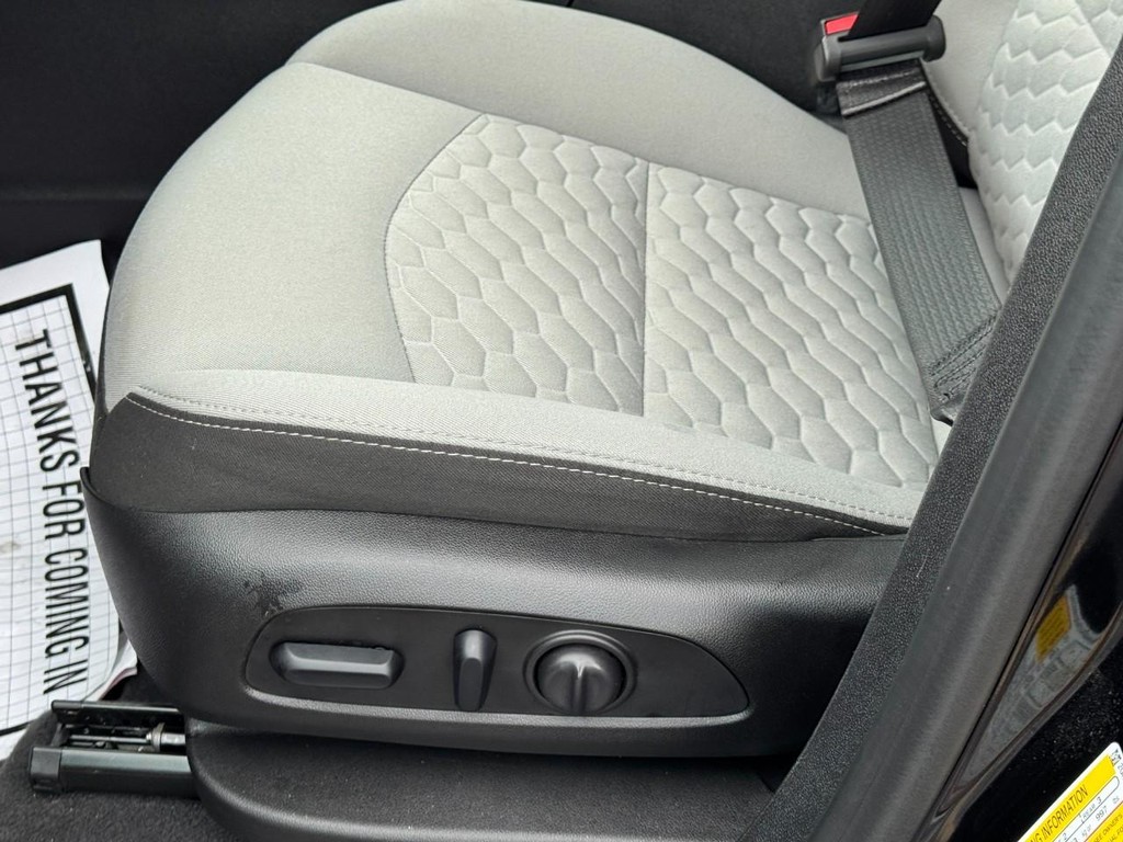 Chevrolet Equinox Vehicle Full-screen Gallery Image 23