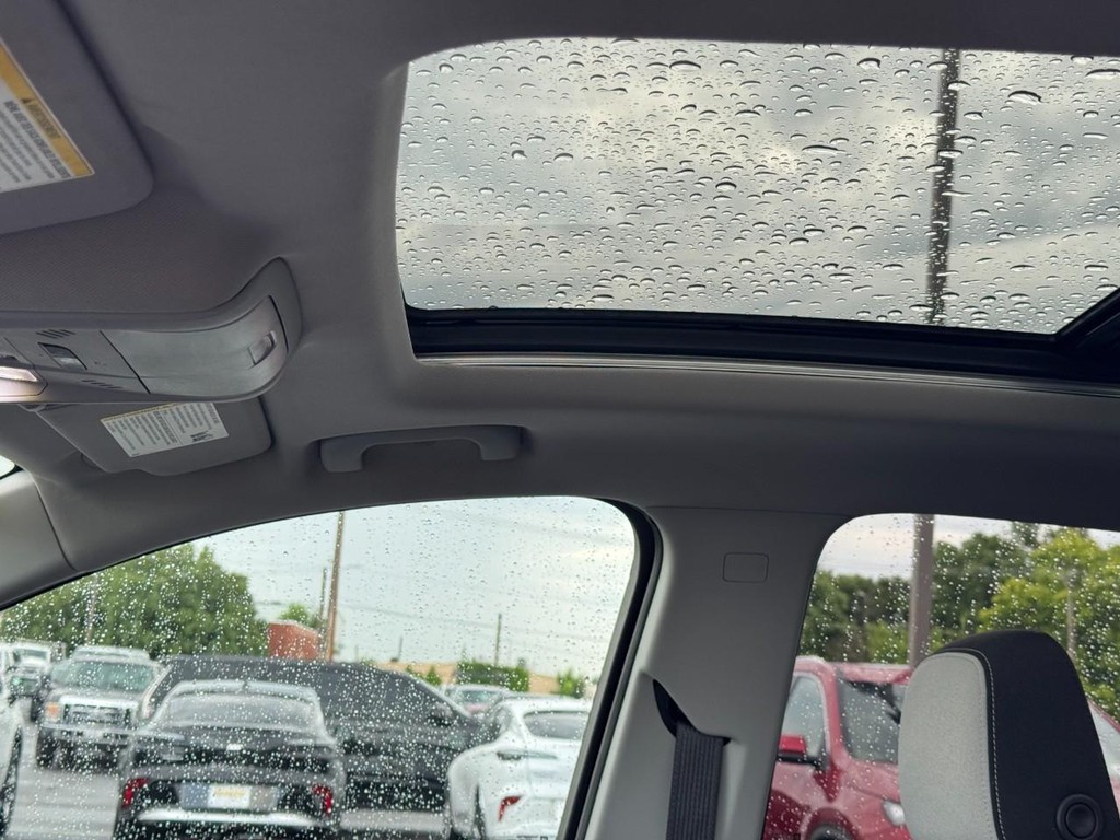 Chevrolet Equinox Vehicle Full-screen Gallery Image 24