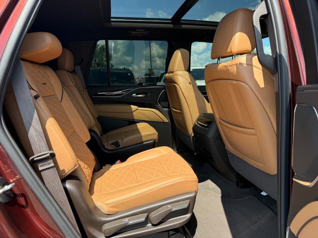 Cadillac Escalade Vehicle Full-screen Gallery Image 11