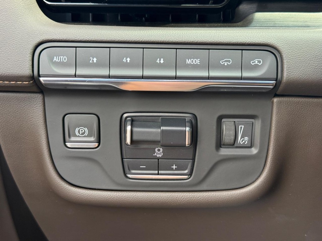 Cadillac Escalade Vehicle Full-screen Gallery Image 25