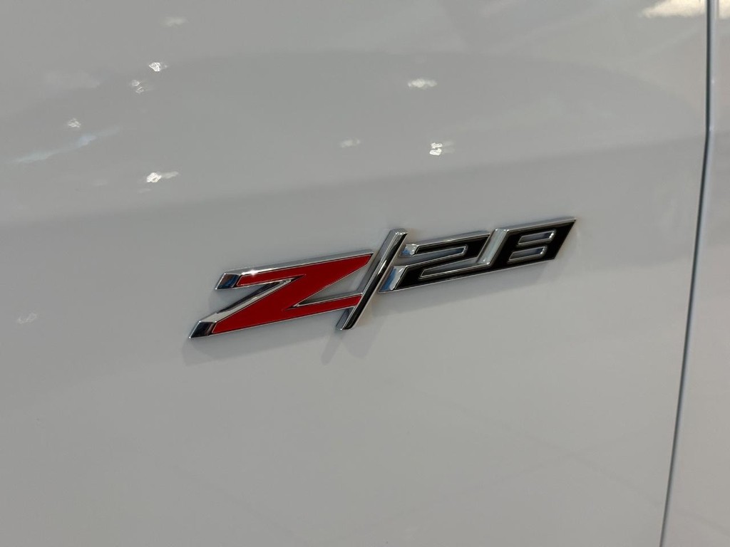 Chevrolet Camaro Vehicle Full-screen Gallery Image 09