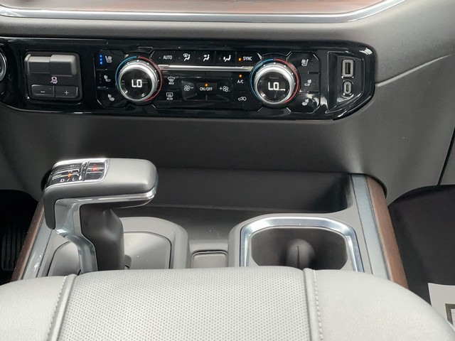 2024 GMC Sierra 1500 SLT - Photo 14
