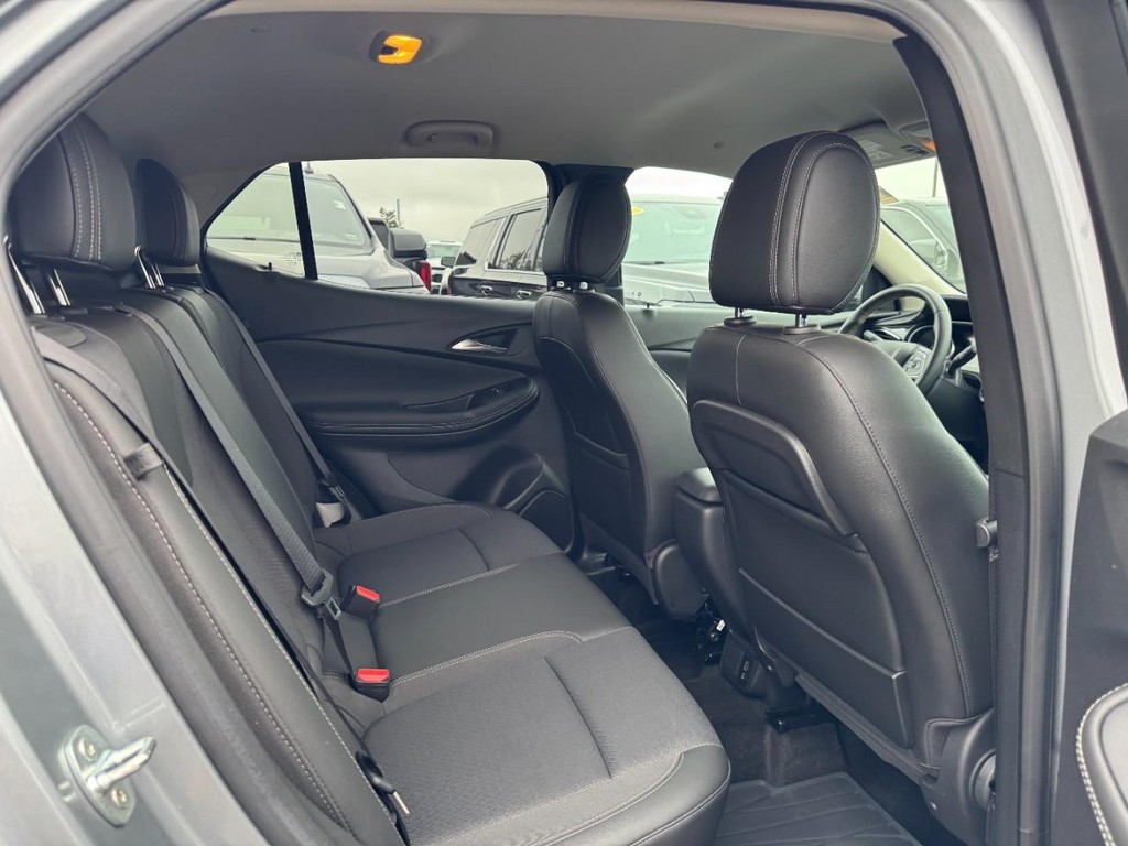 Buick Encore GX Vehicle Full-screen Gallery Image 10
