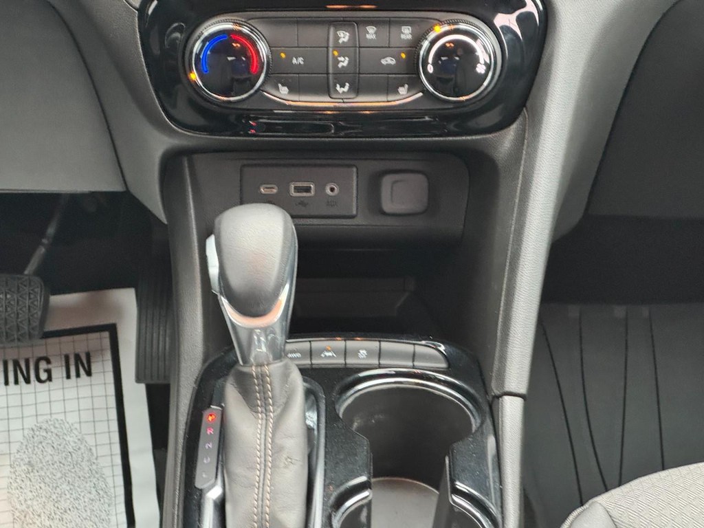 Buick Encore GX Vehicle Full-screen Gallery Image 14