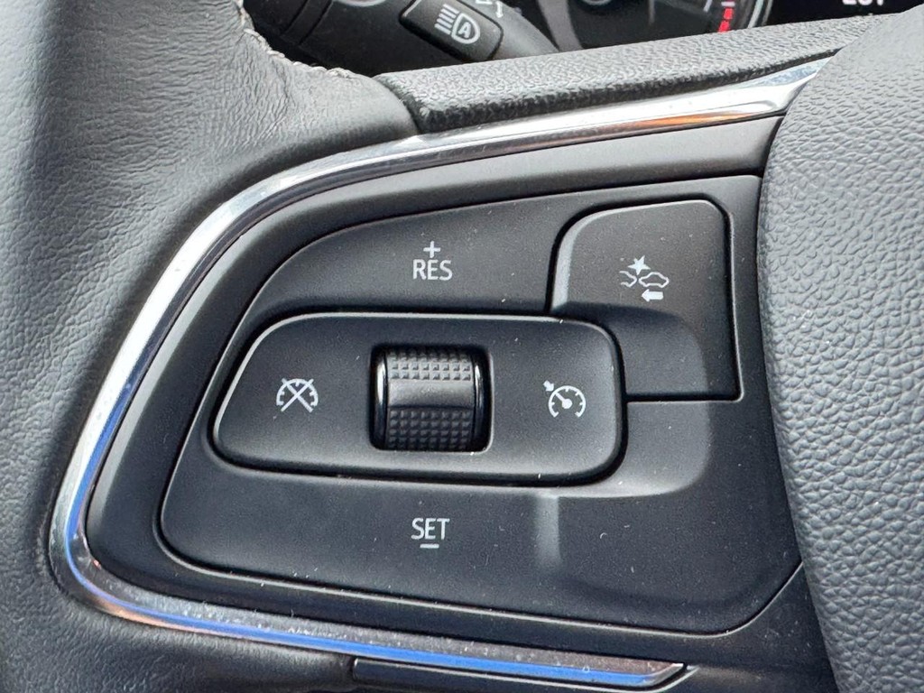 Buick Encore GX Vehicle Full-screen Gallery Image 18