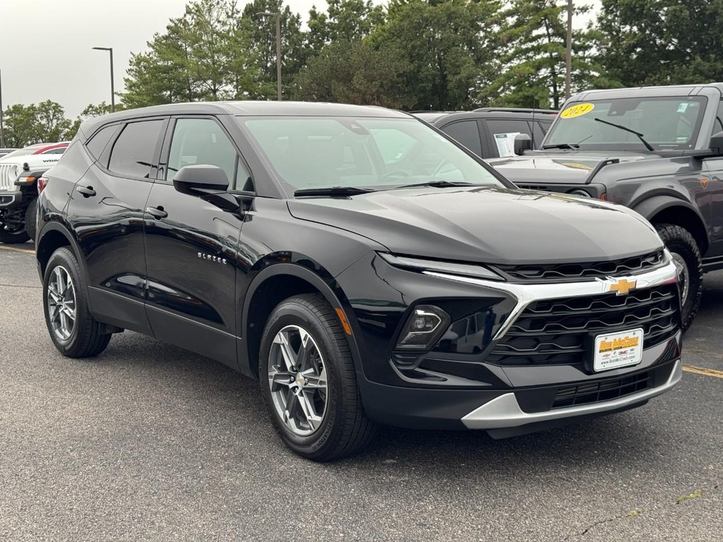 Chevrolet Blazer Vehicle Full-screen Gallery Image 02