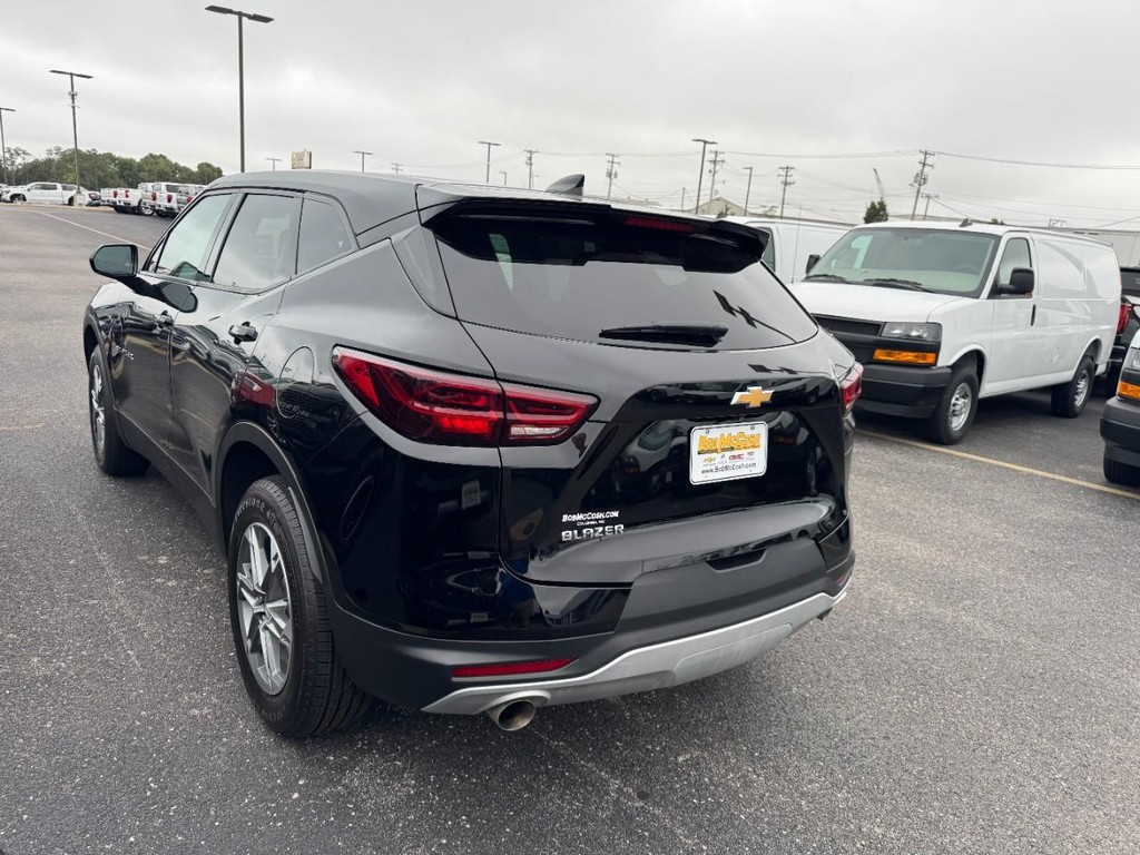 Chevrolet Blazer Vehicle Full-screen Gallery Image 06