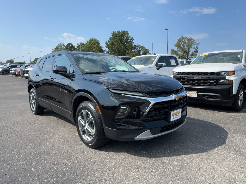 Chevrolet Blazer Vehicle Full-screen Gallery Image 02