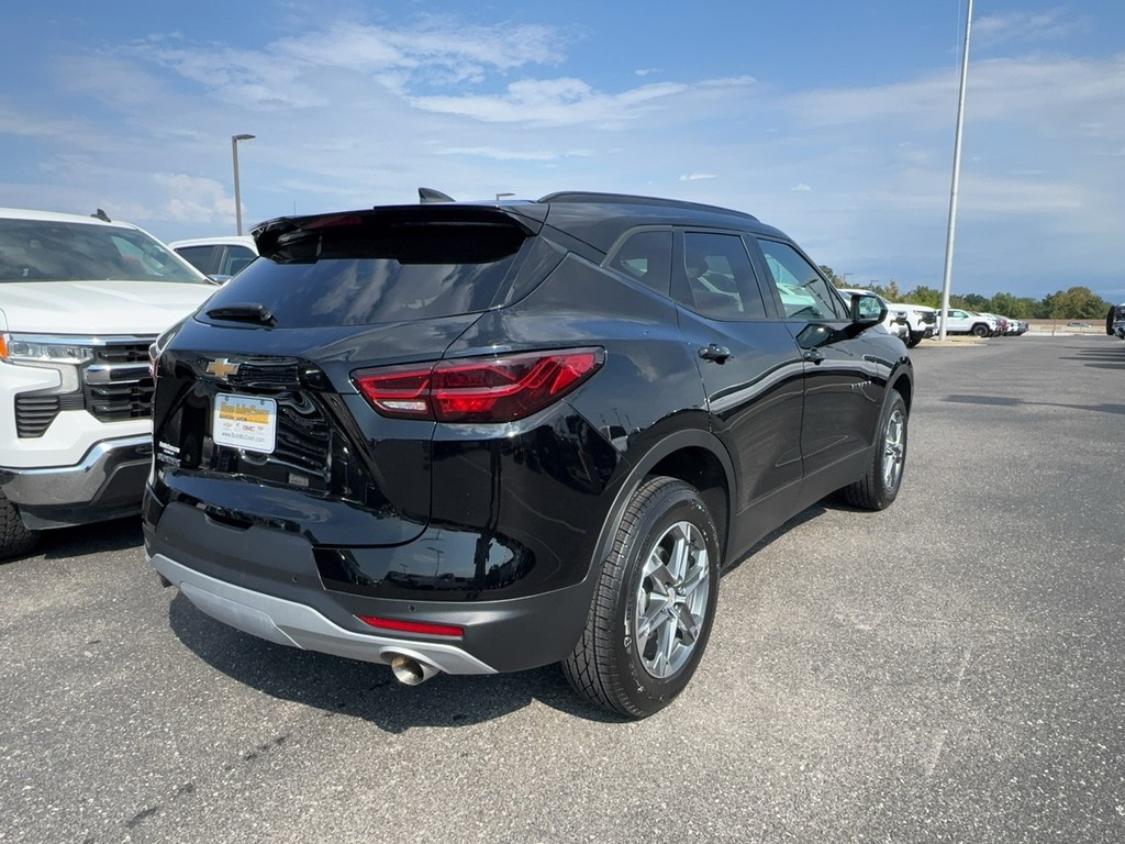 Chevrolet Blazer Vehicle Full-screen Gallery Image 03