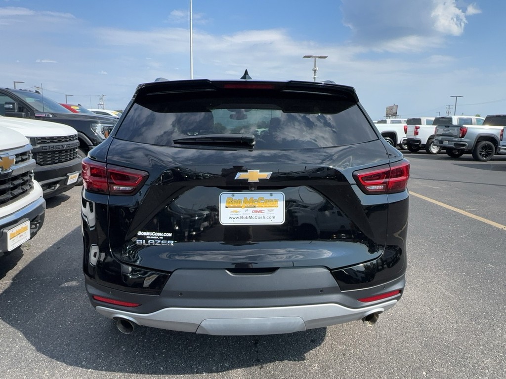 Chevrolet Blazer Vehicle Full-screen Gallery Image 04