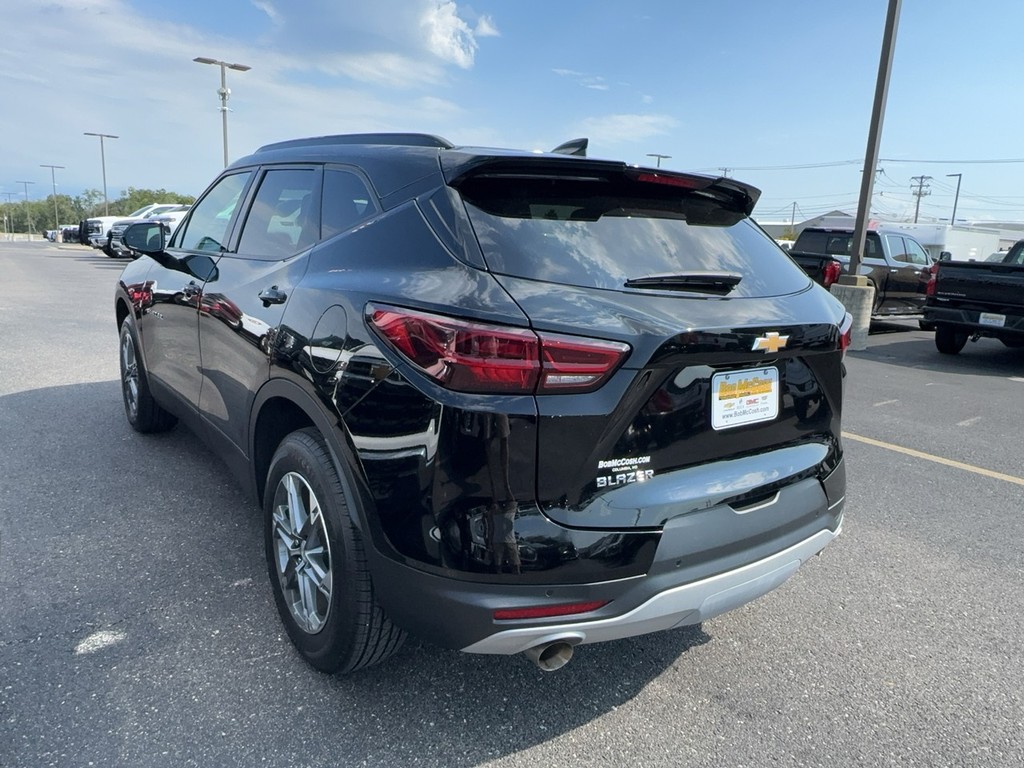 Chevrolet Blazer Vehicle Full-screen Gallery Image 06