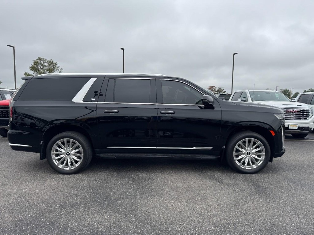 Cadillac Escalade ESV Vehicle Full-screen Gallery Image 02