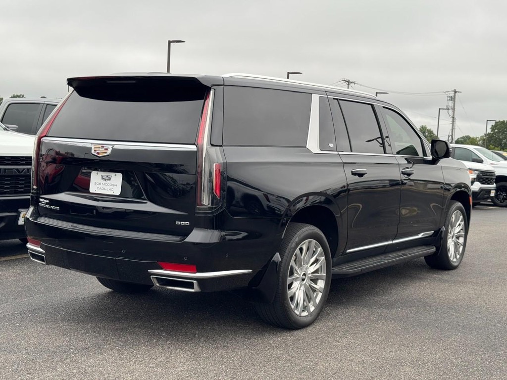 Cadillac Escalade ESV Vehicle Full-screen Gallery Image 03