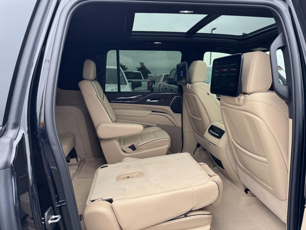 Cadillac Escalade ESV Vehicle Full-screen Gallery Image 10