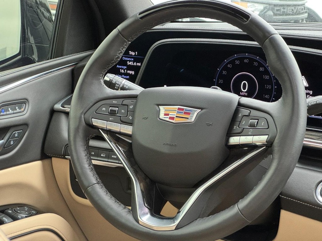 Cadillac Escalade ESV Vehicle Full-screen Gallery Image 13