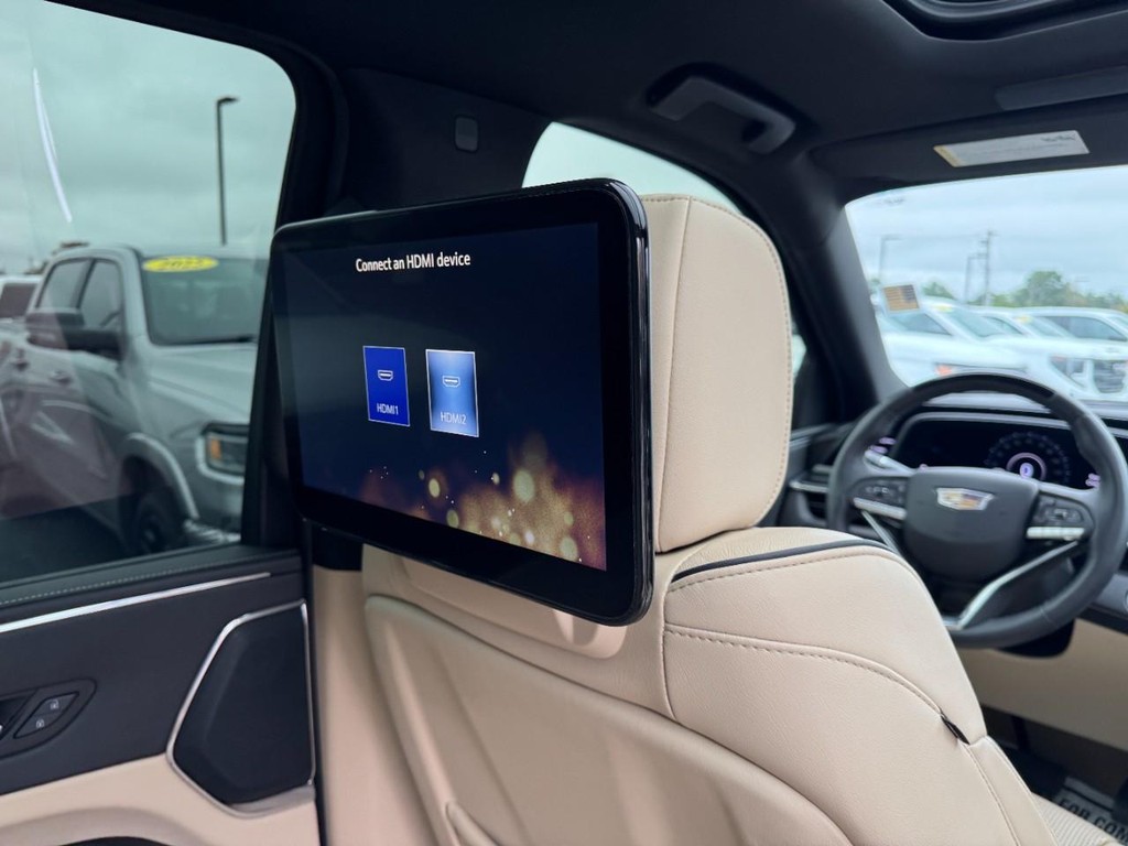 Cadillac Escalade ESV Vehicle Full-screen Gallery Image 17