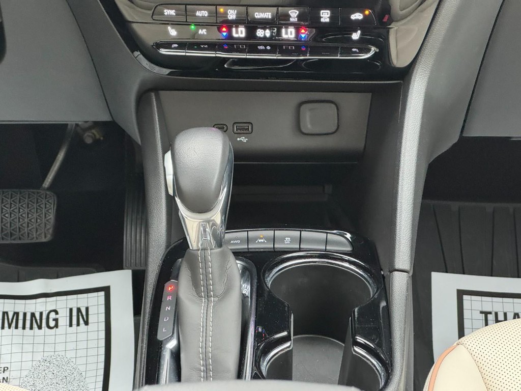 Buick Encore GX Vehicle Full-screen Gallery Image 14