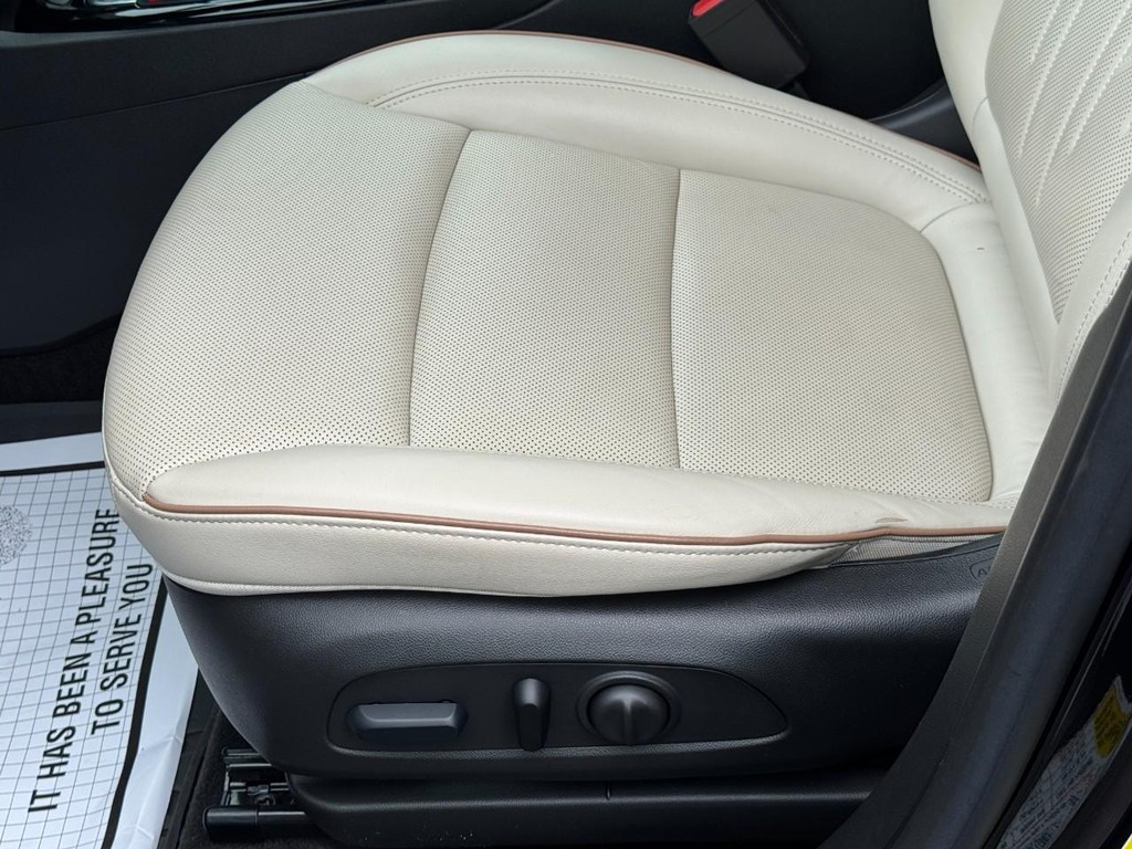 Buick Encore GX Vehicle Full-screen Gallery Image 16