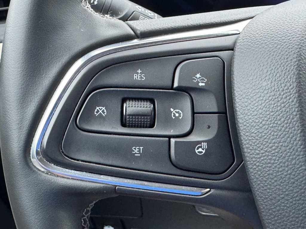 Buick Encore GX Vehicle Full-screen Gallery Image 18