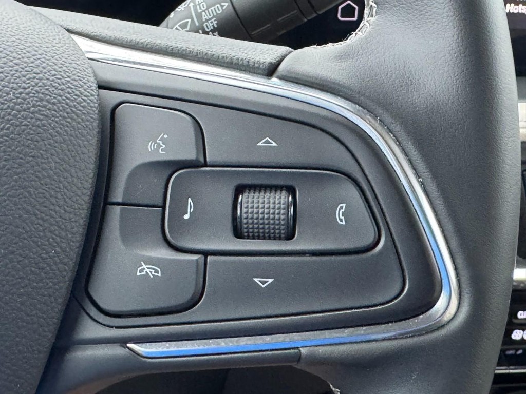 Buick Encore GX Vehicle Full-screen Gallery Image 19