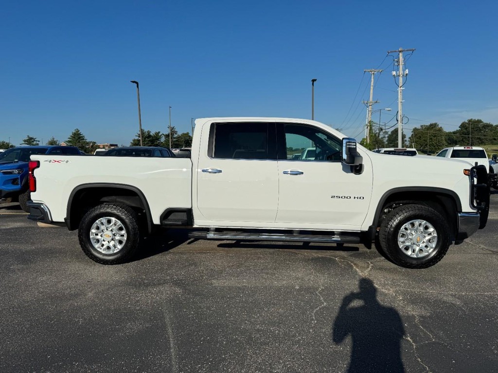 Summit White 2025 Chevrolet Silverado 2500HD Pickup Truck Four-Wheel Drive Automatic