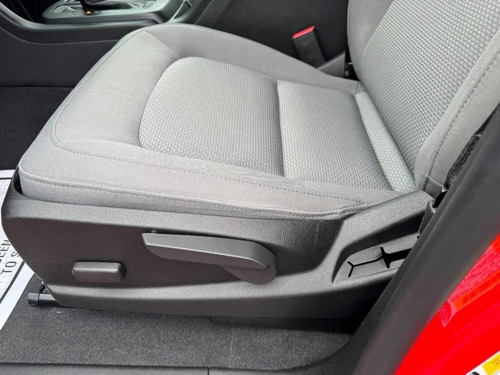 Chevrolet Colorado Vehicle Full-screen Gallery Image 16